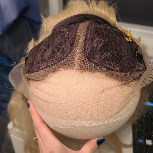 NWT Blonde ombre with ash brown roots, lace front wavy kanekalon wig - Picture 5 of 7